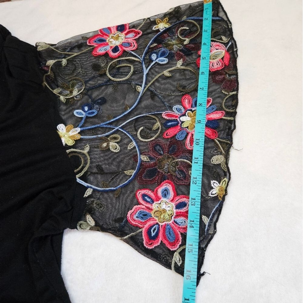 Kim & Cami Top Womens Sz 3X Black Whimsical Embroidered Floral Flutter Sleeves - Picture 12 of 15